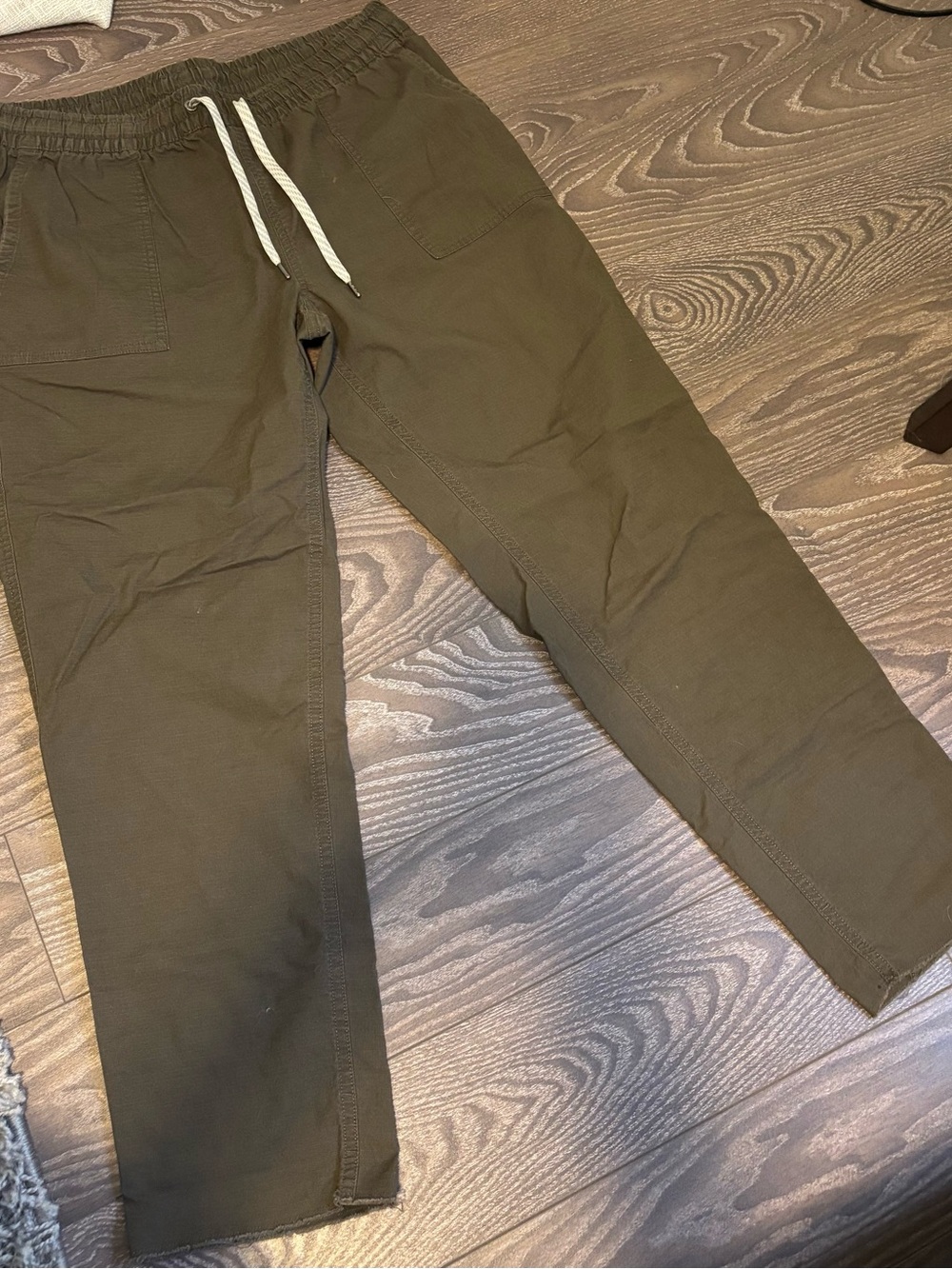 Vuori Olive Green Drawstring Cropped Pants